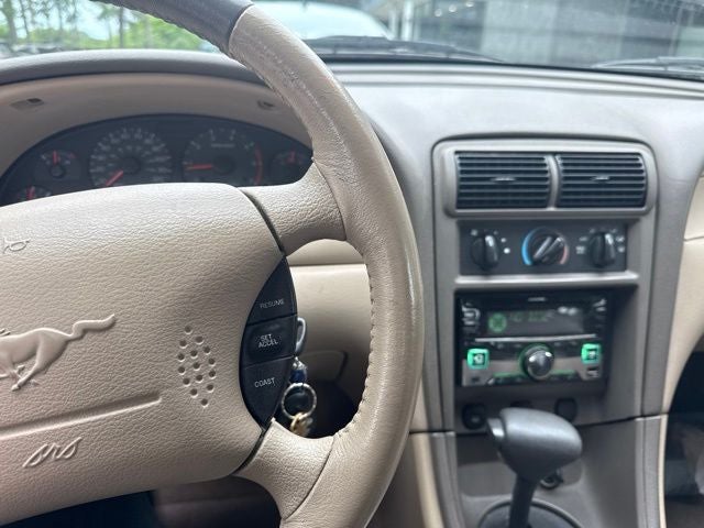 2004 Ford Mustang V6 Deluxe