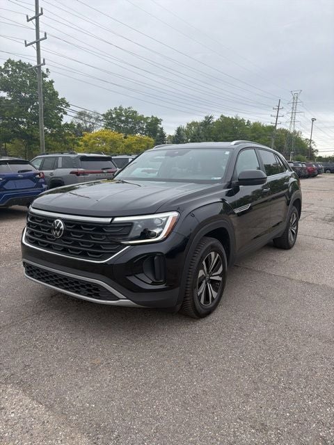 2024 Volkswagen Atlas Cross Sport 2.0T SE 4MOTION's photo