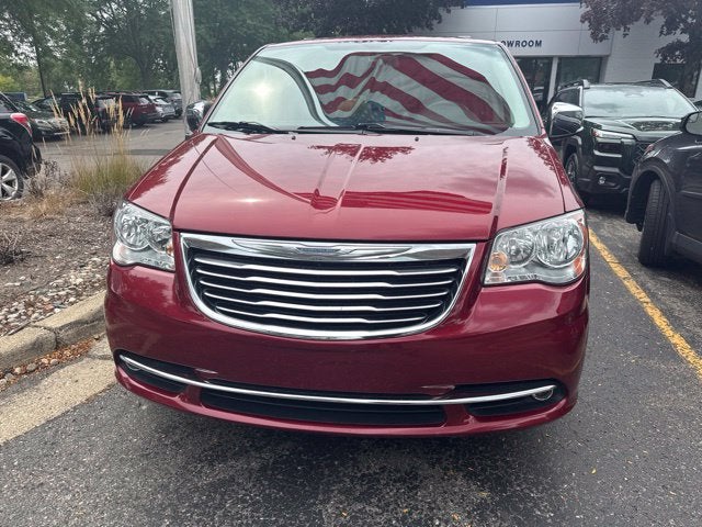 2016 Chrysler Town & Country Touring-L