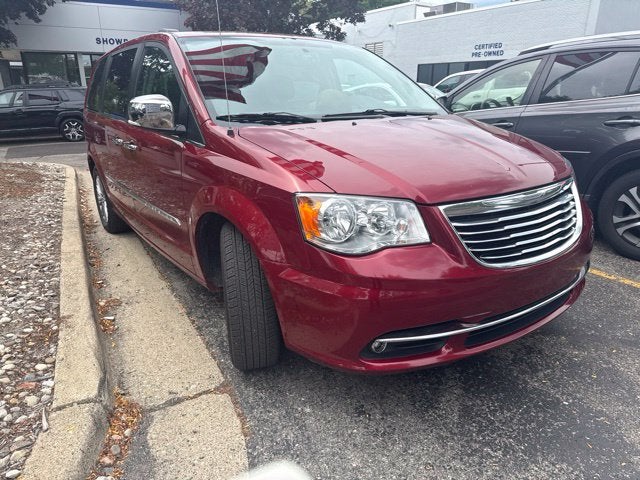 2016 Chrysler Town & Country Touring-L