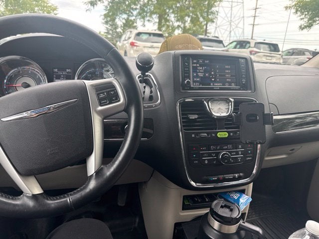2016 Chrysler Town & Country Touring-L