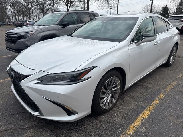 2023 Lexus ES 300h Ultra Luxury