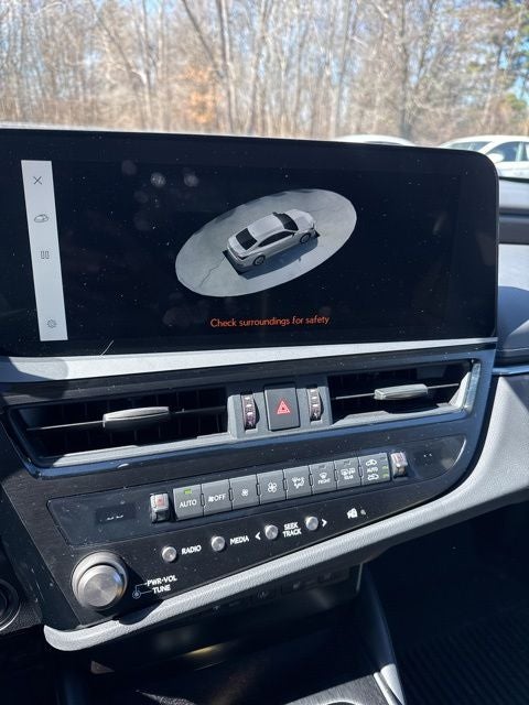 2023 Lexus ES 300h Ultra Luxury