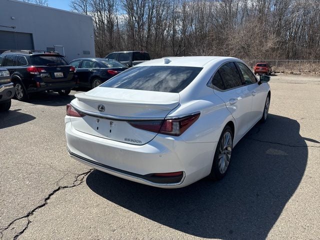 2023 Lexus ES 300h Ultra Luxury