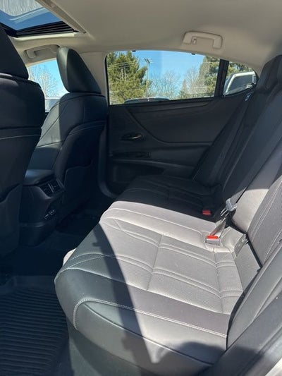 2023 Lexus ES 300h Ultra Luxury