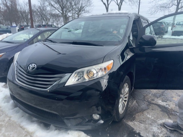 2012 Toyota Sienna XLE 8 Passenger