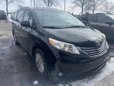 2012 Toyota Sienna XLE 8 Passenger