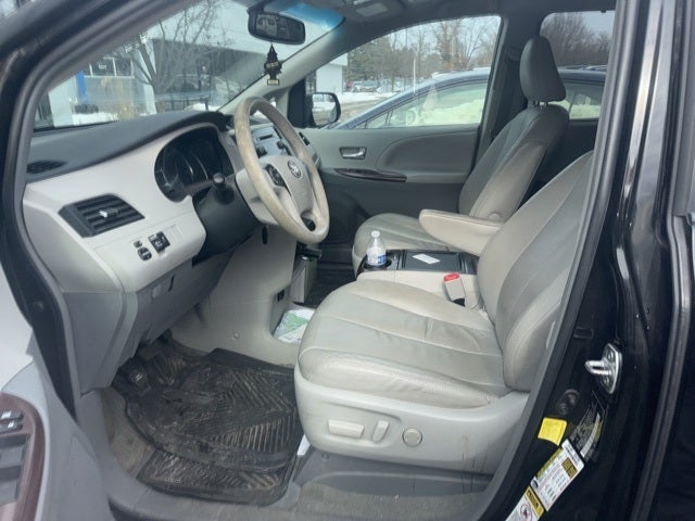 2012 Toyota Sienna XLE 8 Passenger