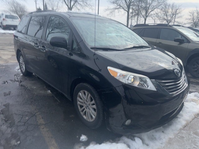 2012 Toyota Sienna XLE 8 Passenger