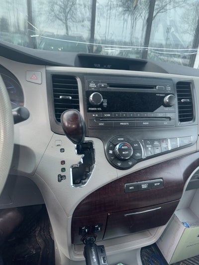 2012 Toyota Sienna XLE 8 Passenger