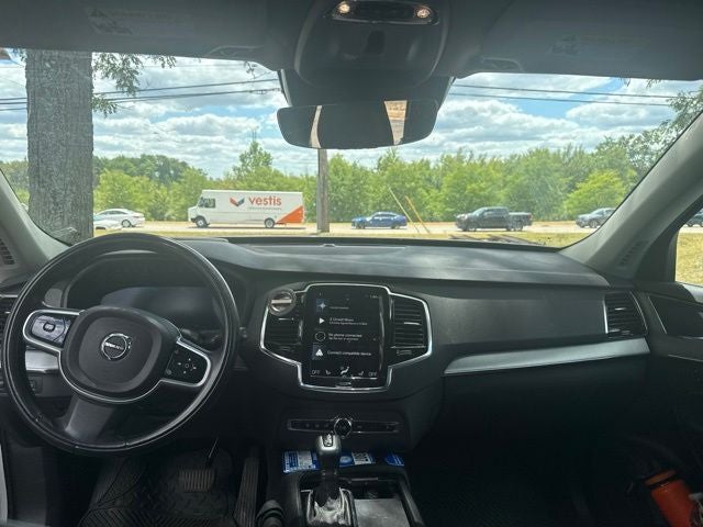 2022 Volvo XC90 T5 Momentum