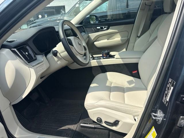 2023 Volvo XC60 Recharge Plug-In Hybrid T8 Plus Bright Theme
