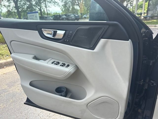 2023 Volvo XC60 Recharge Plug-In Hybrid T8 Plus Bright Theme