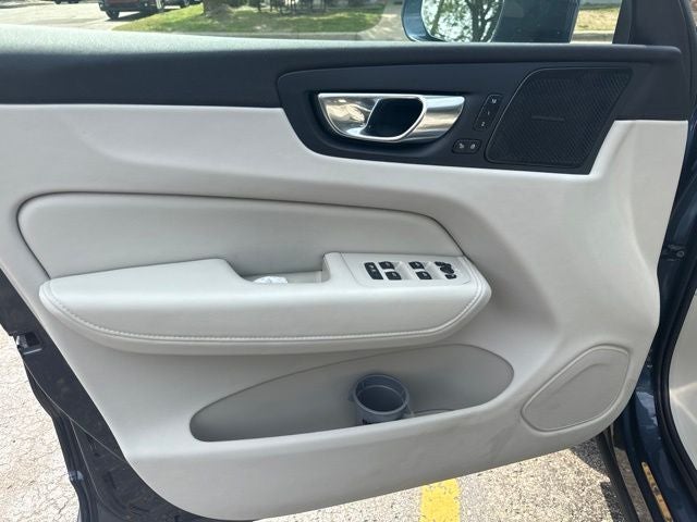 2023 Volvo XC60 Recharge Plug-In Hybrid T8 Plus Bright Theme