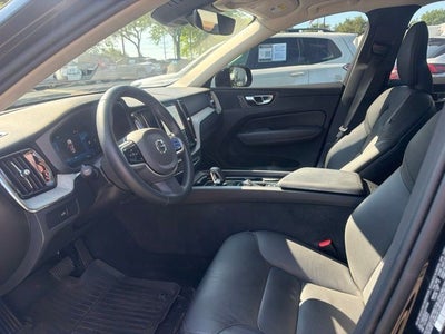 2025 Volvo XC60 B5 Plus